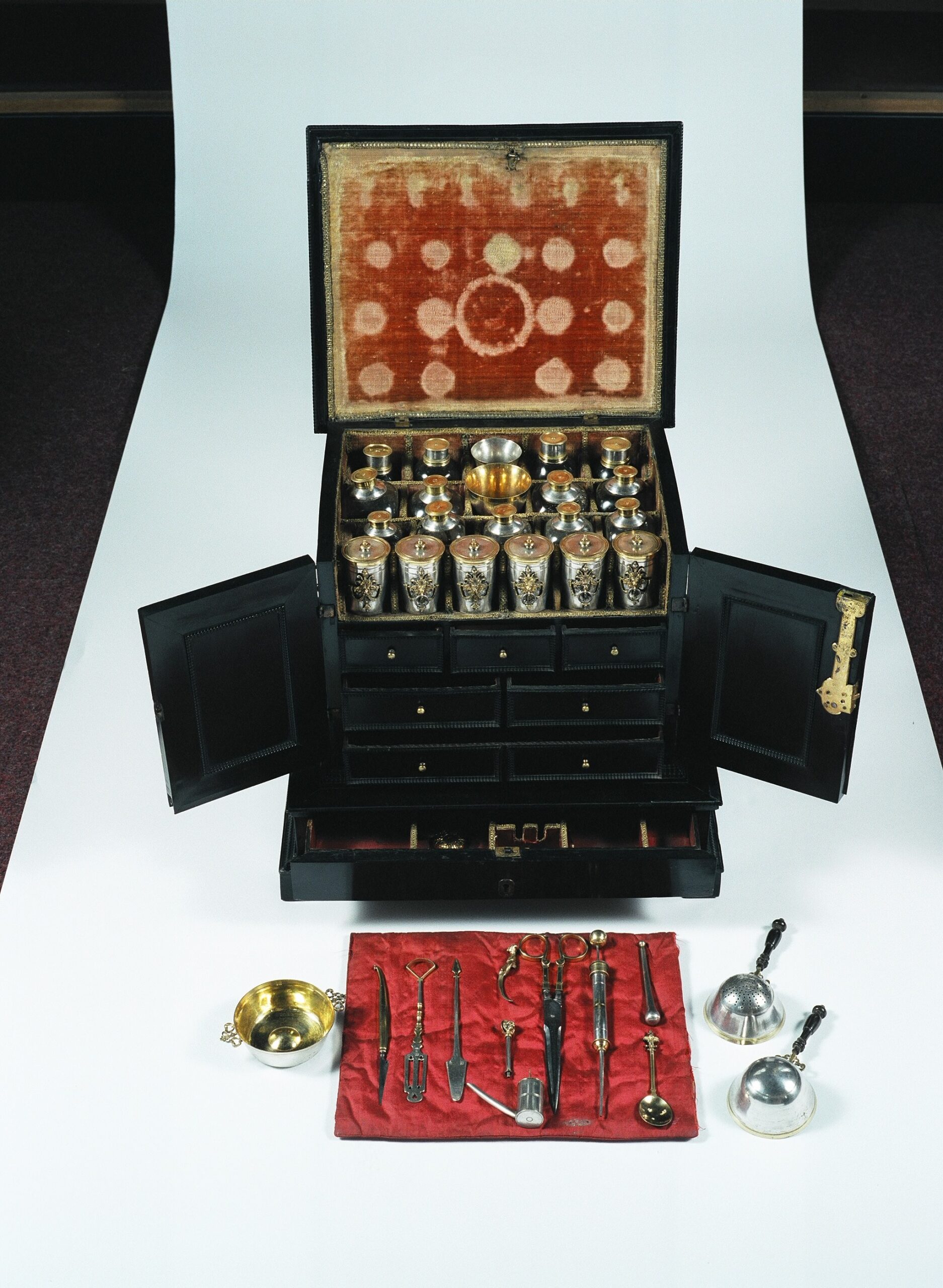 Cromwell’s travelling apothecary chest